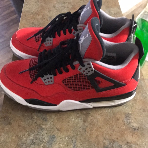 Air jordan 4 Retro ‘Toro Bravo’ - Picture 2 of 7